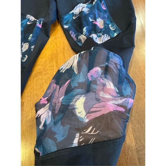 Woman’s Victoria’s Secret pink bonded mesh workout pants size large - Picture 3 of 6